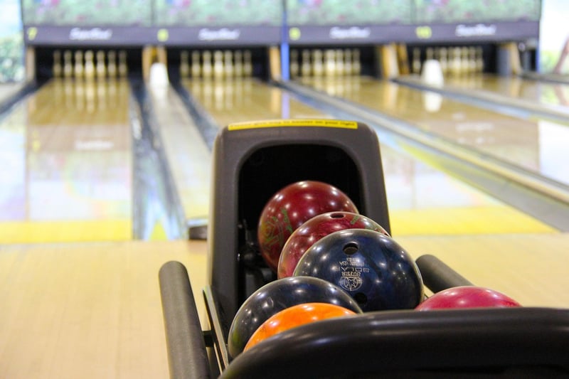 Bottle bowling game